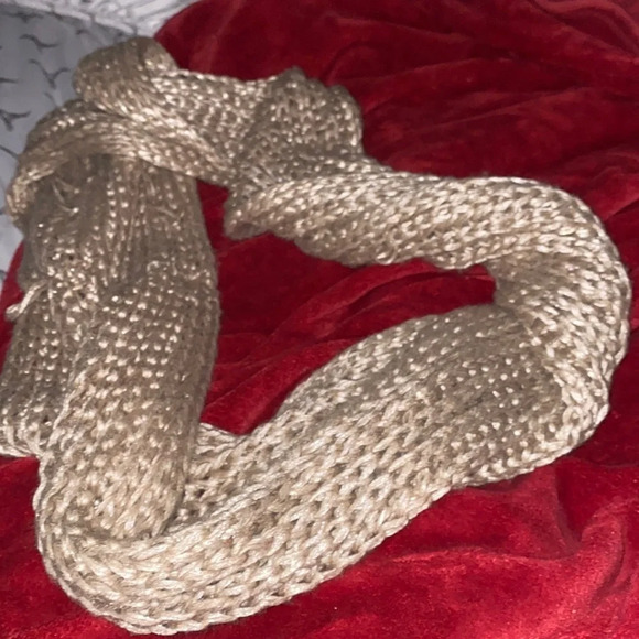 Calvin Klein gold ribbed knit scarf - Picture 5 of 17